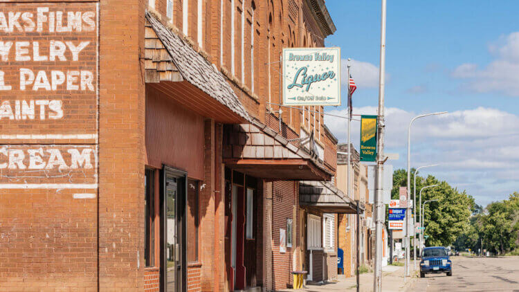 Browns Valley Liquor Store Exterior